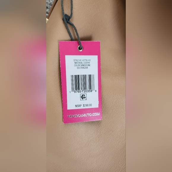 NWT $248 Vince Camuto Letta leather hobo bag tan/beige gold details logo - Picture 4 of 6